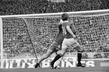 Southampton 1-0 Manchester United FA Cup Final 1976 Wembley Stadiu- Old Photo 6 picture