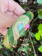 VINTAGE GREEN PEARLIZED ENAMEL RHINESTONES HINGED BANGLE BRACELET GOLDTONE METAL picture