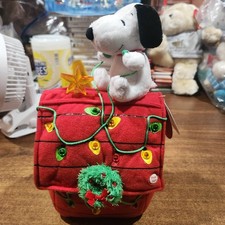 Hallmark Christmas Deck the Halls Snoopy Plush Doghouse Lights Music 2008 NEW- A picture