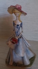 Vintage Italian porcelain delicate lady Lo Scricciolo picture