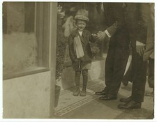 Los Angeles California 1915 Boy Newsboy Street Trades Lewis Wickes Hine picture