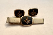  vintage Anson gold-tone Masonic tie bar and cuﬄink set with black enamel. picture