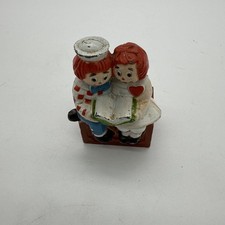 RAGGEDY ANN & ANDY ~  1977 BOBBS MERRILL FIGURE Reading a Book on TOYBOX picture