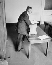 Austrian Born British Economist And Philosopher Friedrich Hayek 1948 OLD PHOTO picture
