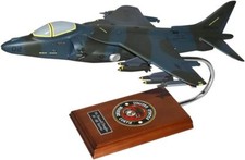 USMC McDonnell Douglas AV-8B Harrier II VMA-214 Desk Top 1/30 Model SC Airplane picture