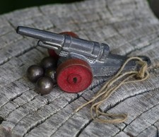 VINTAGE Manoil Diecast Wood Wheels CANNON + Cannonballs Made in USA 1930's picture